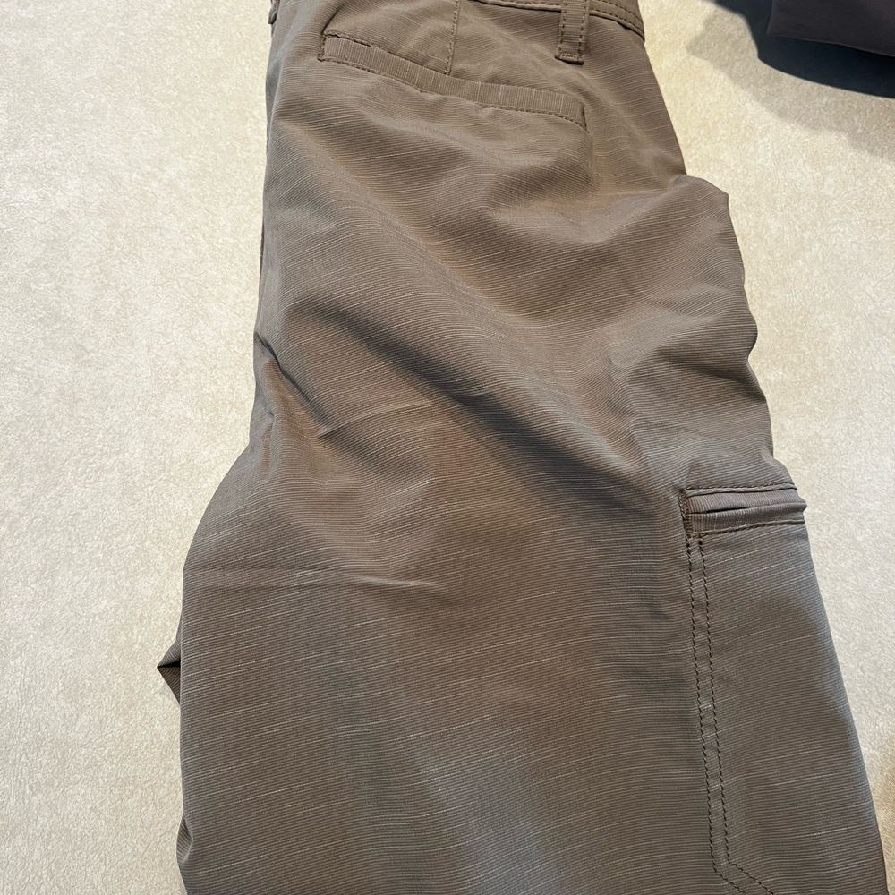 Urban Pipeline Men's Brown Cargo Shorts - Picture 3 of 3